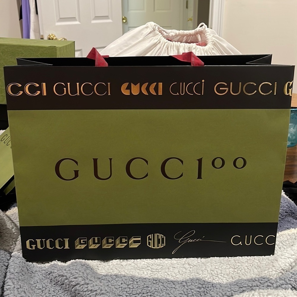 Large Gucci shopping bag